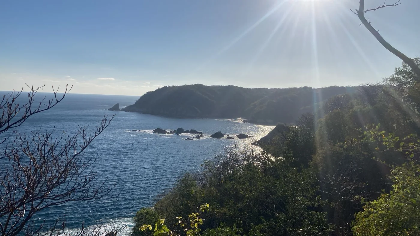 Acantilados del Pacífico al atardecer